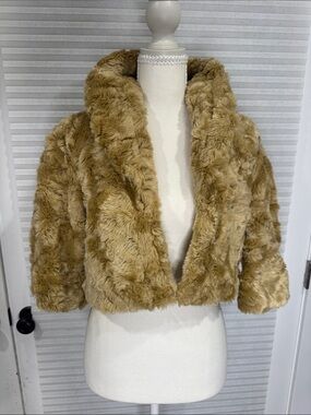 mac & jac Plush Faux Fur Cropped Jacket in Camel-Tan CB0873